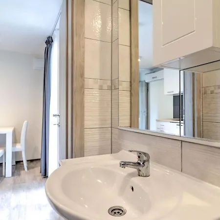 Alluring Mobile In With Swimming Pool Banjole