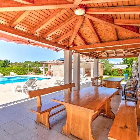 Holiday home Alluring Mobile In With Swimming Pool *