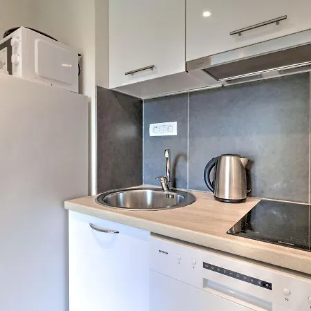 Holiday home Alluring Mobile In With Swimming Pool
