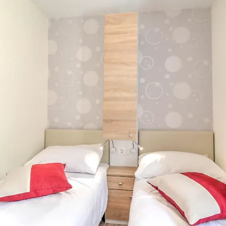Holiday home Alluring Mobile In With Swimming Pool Banjole