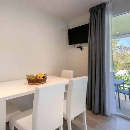 Alluring Mobile In With Swimming Pool Holiday home Banjole